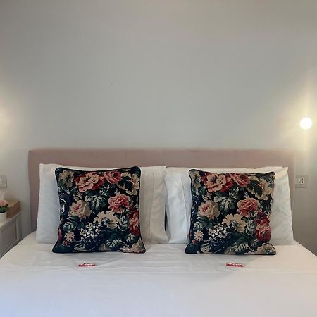 Regina Milano In Melegnano - Wifi, Breakfast Box And Terrace Apartamento Exterior foto