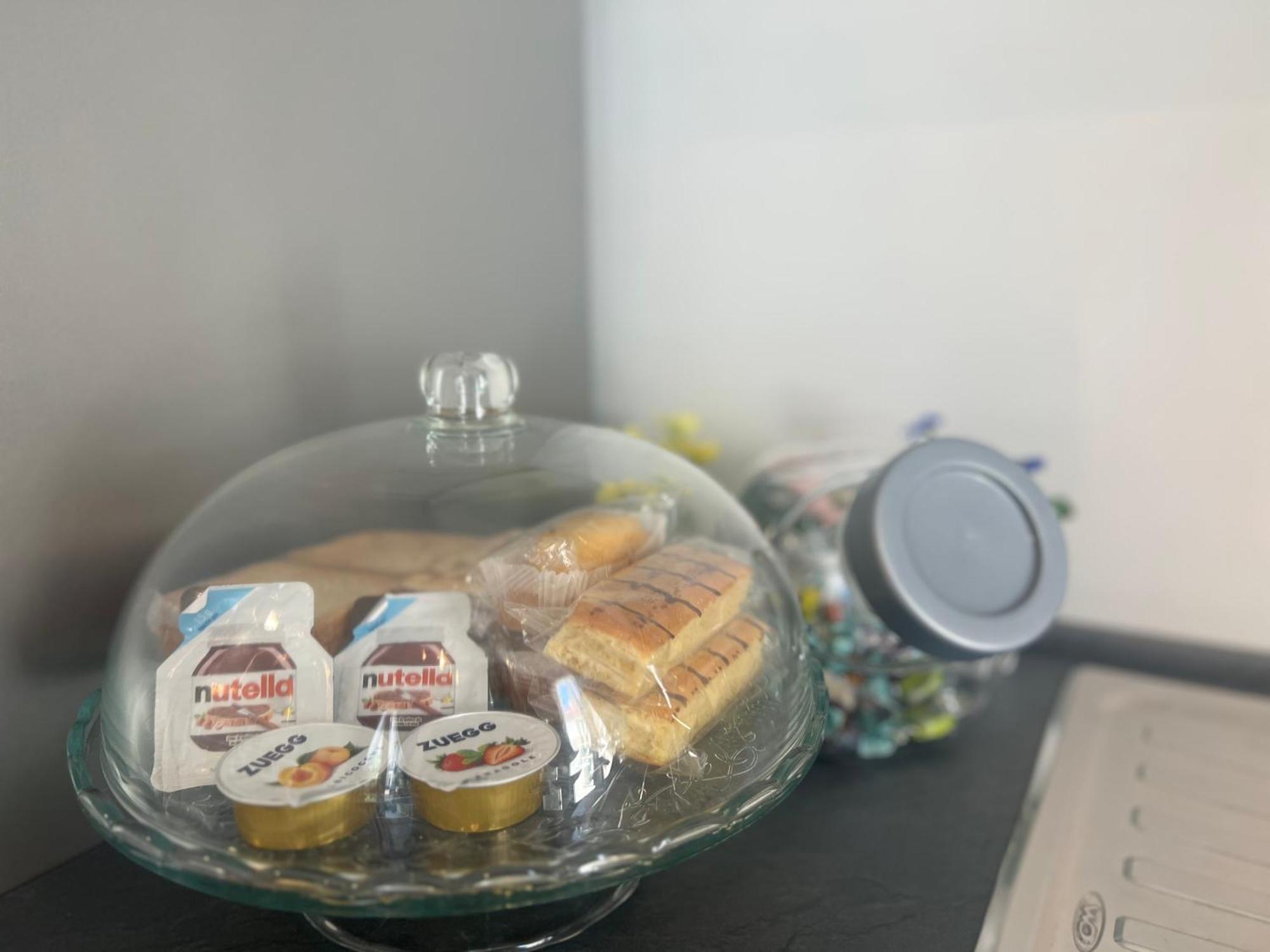 Regina Milano In Melegnano - Wifi, Breakfast Box And Terrace Apartamento Exterior foto
