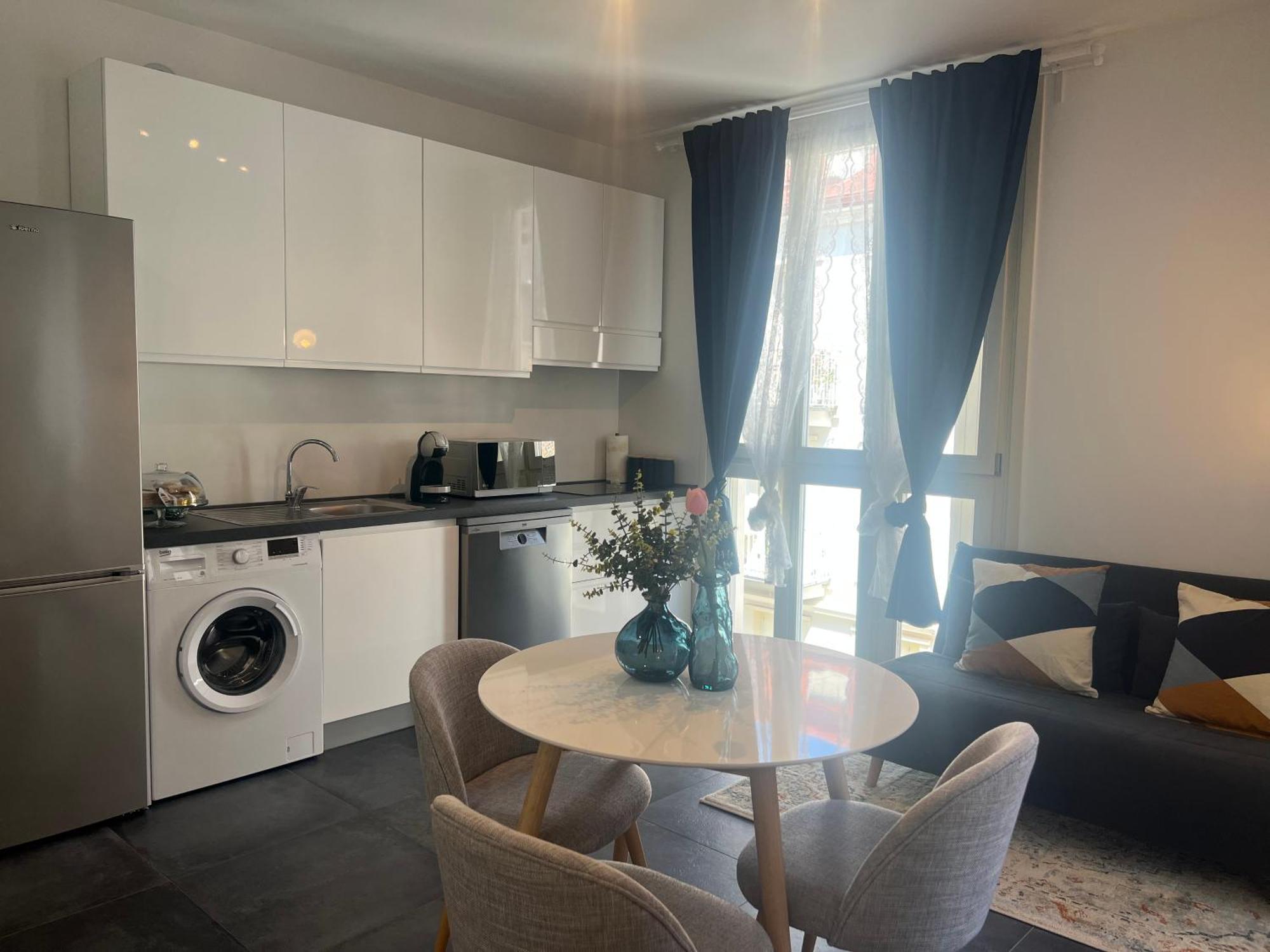 Regina Milano In Melegnano - Wifi, Breakfast Box And Terrace Apartamento Exterior foto